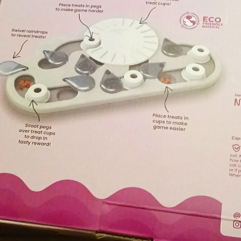 CAT Interactive Food Puzzle for Cats 19 Hidden Treat Cups NWT
